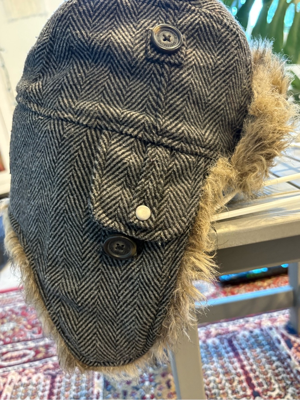 American Eagle Faux-Fur Trim Trapper Hat in Gray, good condition, Small/Medium
